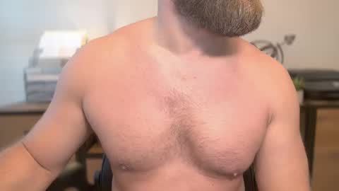 Snapshot of mister_dilf chatting on October 5, 3:27 pm MISTER DILF online show from October 5, 3:27 pm