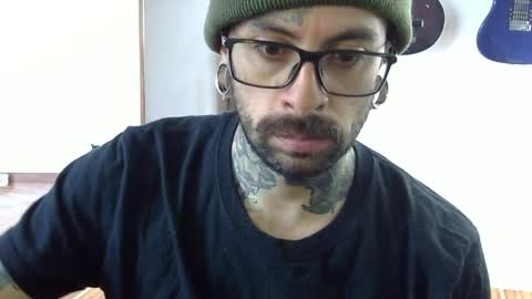     online show from April 9, 6:36 pm