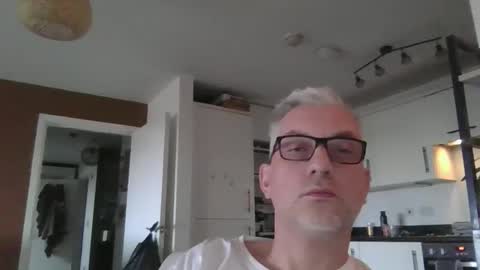 mklondon78 online show from March 12, 8:30 am