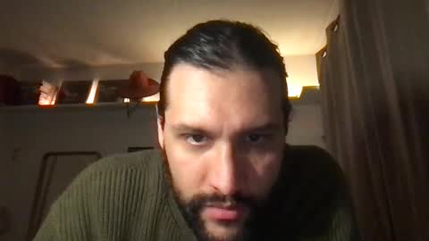 molten_escargot online show from January 13, 2:39 am