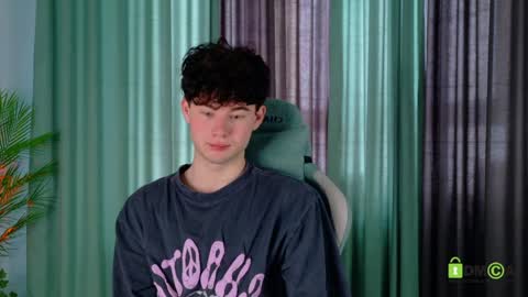 moon_gloww online show from April 15, 5:51 am