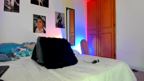 morenosiam online show from January 15, 4:49 am