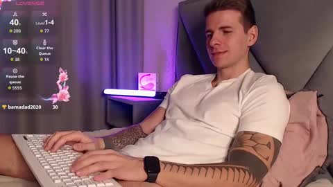 mr_longboy online show from October 27, 7:32 am