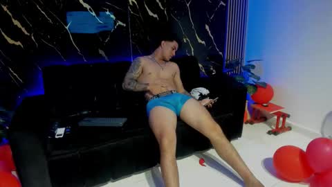 mr_maximo online show from February 16, 8:01 am