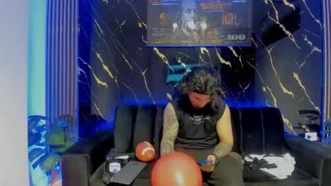 mr_maximo online show from February 15, 5:02 am