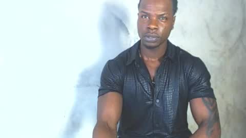Snapshot of mrbyronstallion chatting on October 17, 1:42 am byron online show from October 17, 1:42 am