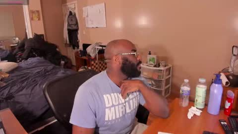Snapshot of mrchuckdailyxxx chatting on February 10, 1:24 am Chuck Daily online show from February 10, 1:24 am