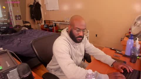 Snapshot of mrchuckdailyxxx chatting on January 4, 4:00 pm Chuck Daily online show from January 4, 4:00 pm