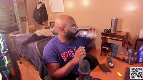 Snapshot of mrchuckdailyxxx chatting on December 7, 6:32 am Chuck Daily online show from December 7, 6:32 am