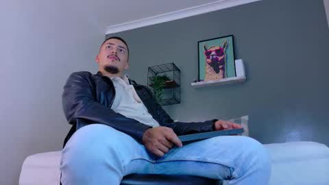 Mr Fox online show from March 24, 8:02 pm