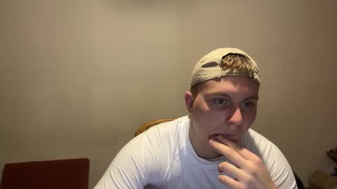 Max online show from November 4, 8:43 pm