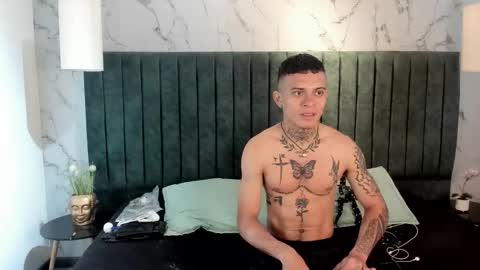 mrjustin_ online show from December 3, 8:15 pm