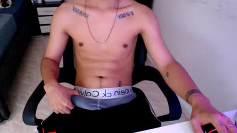 Snapshot of mysteryboy_thin16 chatting on February 20, 7:52 pm mysteryboy_thin16 online show from February 20, 7:52 pm