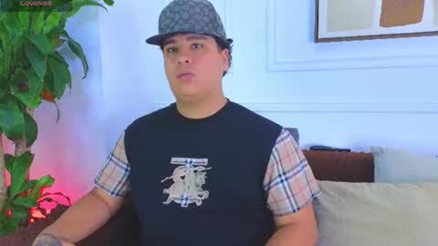 naimruiz_ online show from July 17, 6:47 pm