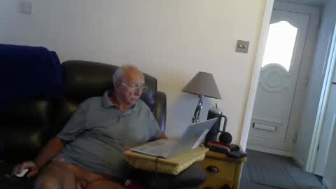 naturistmale81 online show from September 11, 3:44 pm