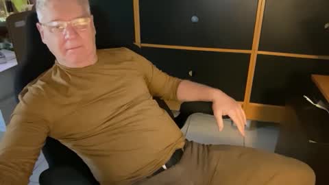 naughtydaddyla online show from December 14, 7:43 pm