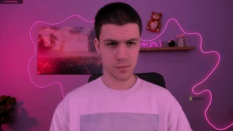 neo_raze_ online show from March 29, 6:52 pm