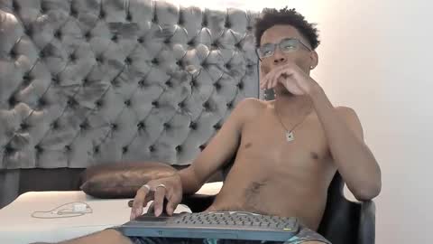 Snapshot of nero_reyd chatting on September 17, 7:48 pm Nero online show from September 17, 7:48 pm