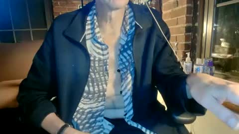 Snapshot of nfgwholoves2cum chatting on October 10, 12:04 am NFG Nice Friendly Guy Dick online show from October 10, 12:04 am