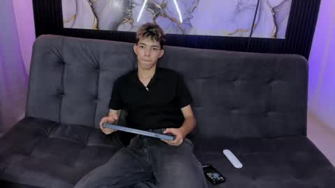 nico_naughtyboy online show from June 6, 1:00 am