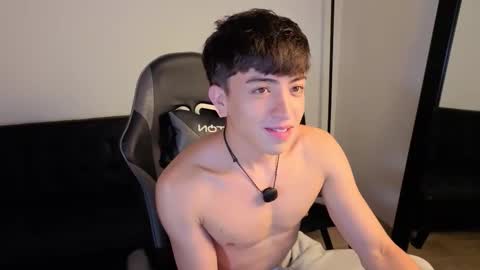 Nicolas online show from February 23, 10:00 pm