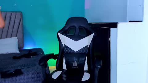 nicolastorres__ online show from February 20, 1:35 pm