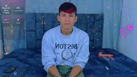 nicolastorres__ online show from March 31, 3:52 am