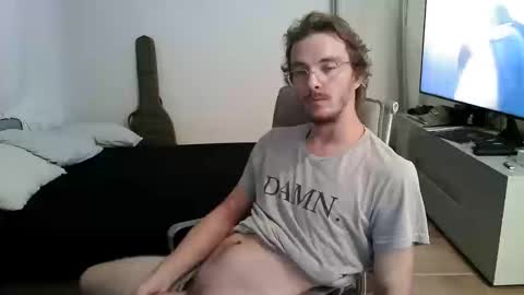 Snapshot of nipsipper22 chatting on October 20, 7:12 am nipsipper online show from October 20, 7:12 am