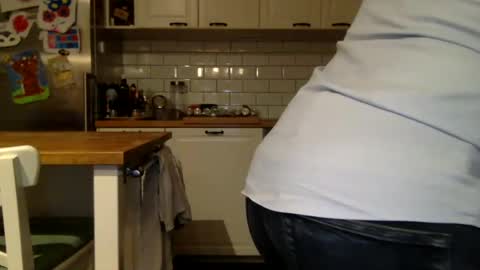 nixomuc online show from March 10, 7:50 pm