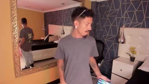 Noah online show from March 25, 9:19 pm