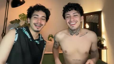 noah_and_steven online show from May 22, 11:43 pm