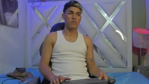 Snapshot of noah_carter66 chatting on January 15, 1:09 pm noah online show from January 15, 1:09 pm