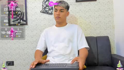 Snapshot of noah_carter66 chatting on January 17, 1:03 pm noah online show from January 17, 1:03 pm
