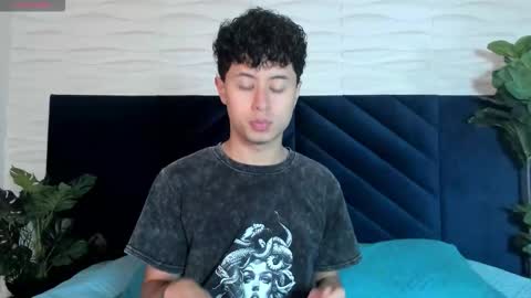 noah_dupont_ online show from January 13, 11:58 am