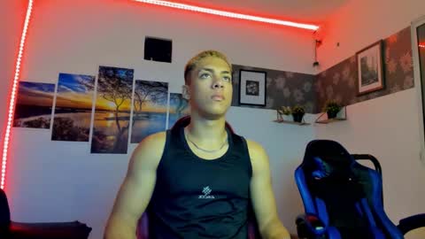 noah_flynn1 online show from October 30, 4:47 am