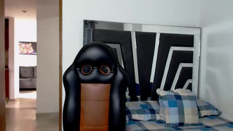 Noah Harris01 online show from April 14, 3:22 pm