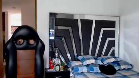 Noah Harris01 online show from April 2, 1:52 pm