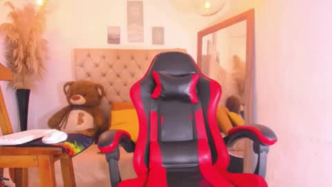 N O AH - S T H O  N E online show from February 15, 8:13 am