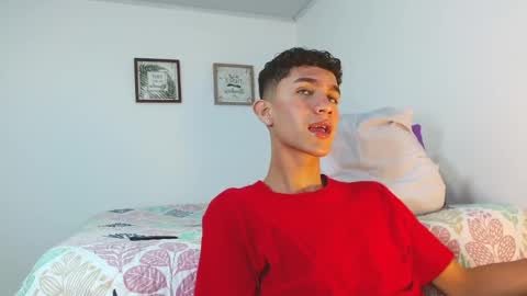 noah tyler  online show from December 3, 10:07 pm