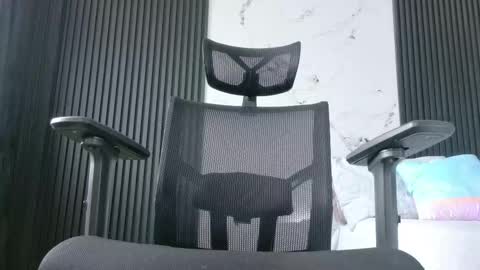 noah tyler  online show from February 5, 1:29 pm