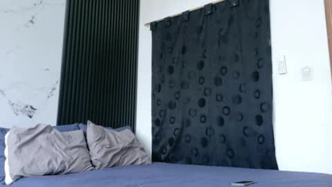 noah tyler  online show from December 15, 5:43 pm