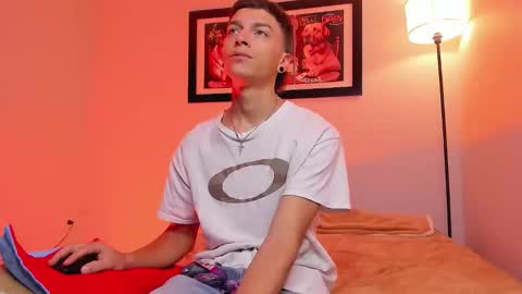 noahh_sky online show from March 21, 3:32 am