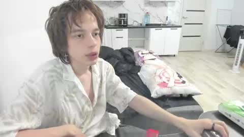 nolan_sagee online show from June 13, 9:18 am