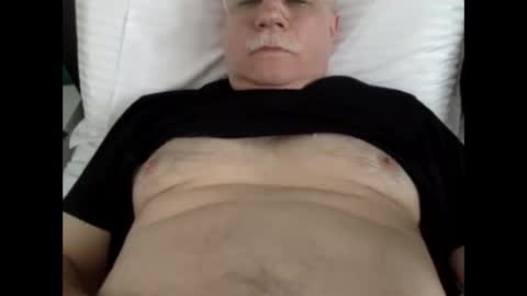 nukiss online show from April 22, 1:38 pm