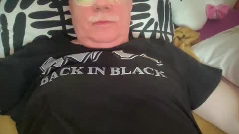 nukiss online show from April 20, 1:13 pm