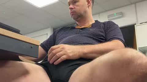 nwswingman69 online show from November 12, 8:09 am