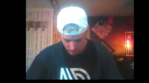 Snapshot of oh_you_know69 chatting on January 2, 2:00 am who dares toss me some tips lets have fun online show from January 2, 2:00 am