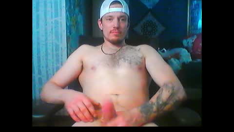 Snapshot of oh_you_know69 chatting on January 23, 9:18 pm who dares toss me some tips lets have fun online show from January 23, 9:18 pm