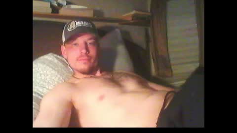 Snapshot of oh_you_know69 chatting on February 14, 3:11 am who dares toss me some tips lets have fun online show from February 14, 3:11 am