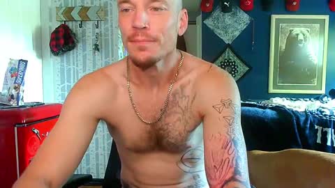 Snapshot of oh_you_know69 chatting on September 28, 5:33 pm who dares toss me some tips lets have fun online show from September 28, 5:33 pm